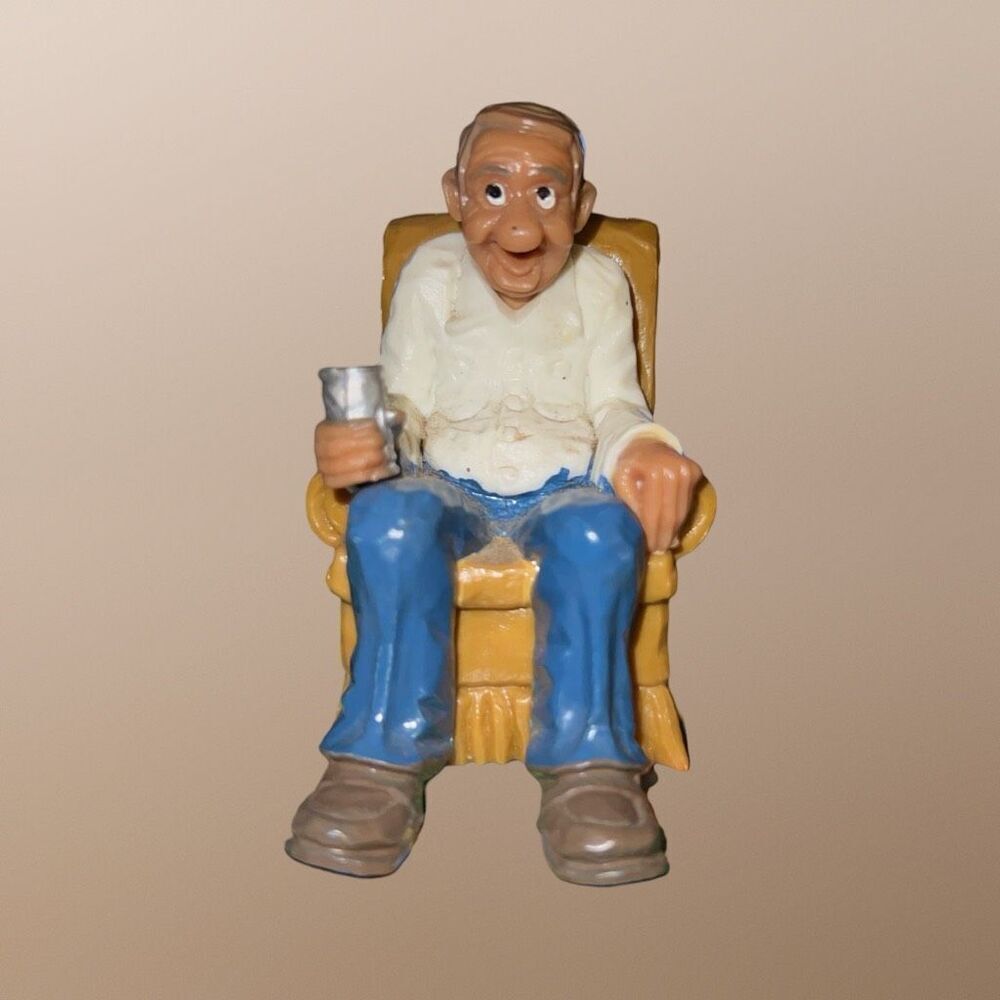 Vintage 1979 Wilton Woodridge Old Man In Chair Beer In Hand Cake Topper B10